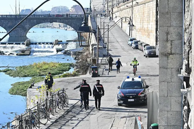 I carabinieri ai Murazzi (Ansa)