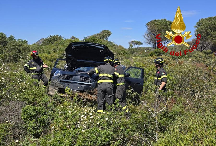 Auto fuori strada a Caprera: paura al bivio per Stagnali