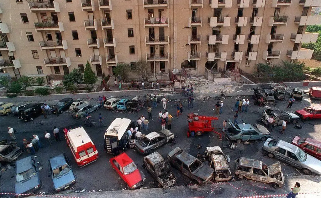 L'attentato di via D'Amelio, dove è stato ucciso Paolo Borsellino (tutte le foto sono Ansa e Archivio L'Unione Sarda)