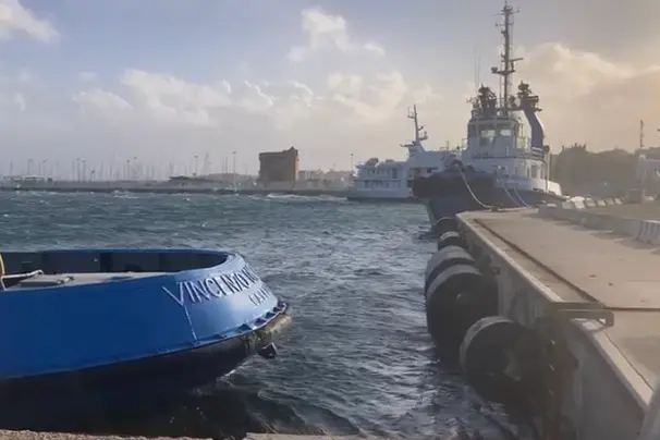 Il rimorchiatore Onorato a Porto Torres (foto Pala)