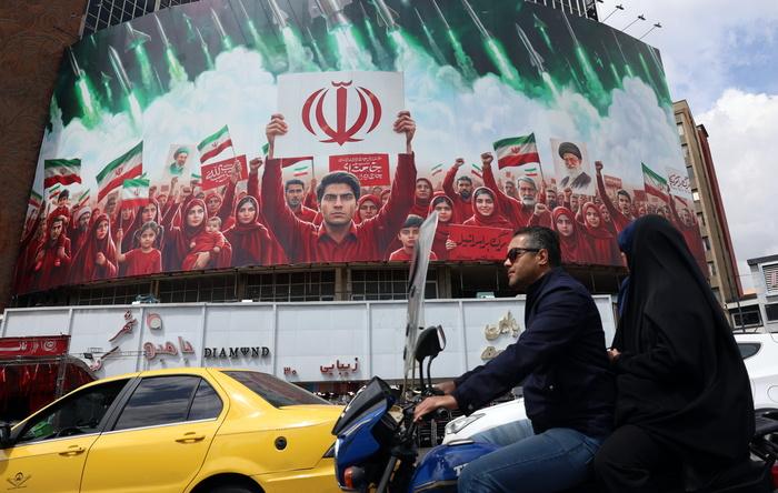 Ripartono le trattative, Trump: «Possibile accordo entro fine aprile». Ma invia altri 10mila soldati