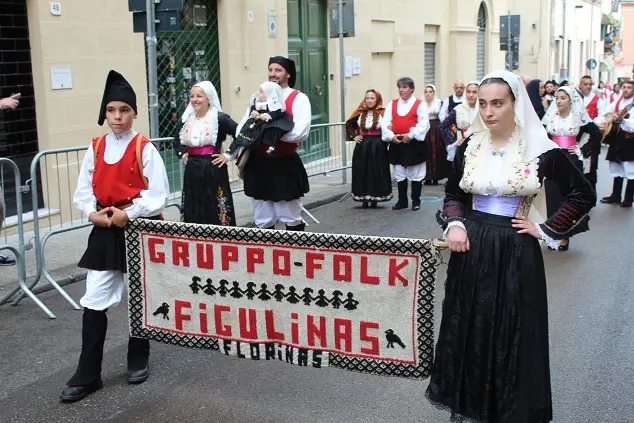 Il gruppo folk &quot;Figulinas&quot; di Florinas (foto Antonio Caria)