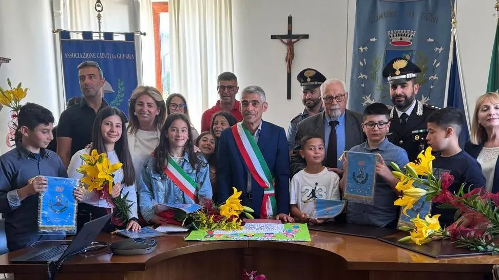 https://immagini.unionesarda.it/version/c:NTFjZDEyNTAtZTI1ZC00:MTM1ZjU2ZDQtYWI5My00/image.webp?f=16:9