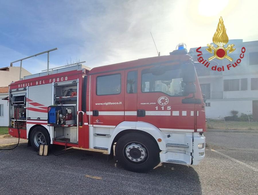 Calasetta, fiamme in un appartamento