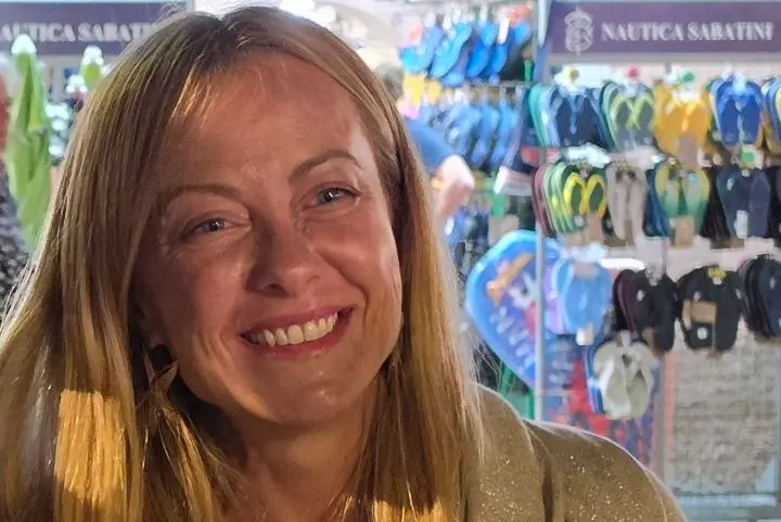 Giorgia Meloni ieri sera a La Maddalena (foto Ronchi)