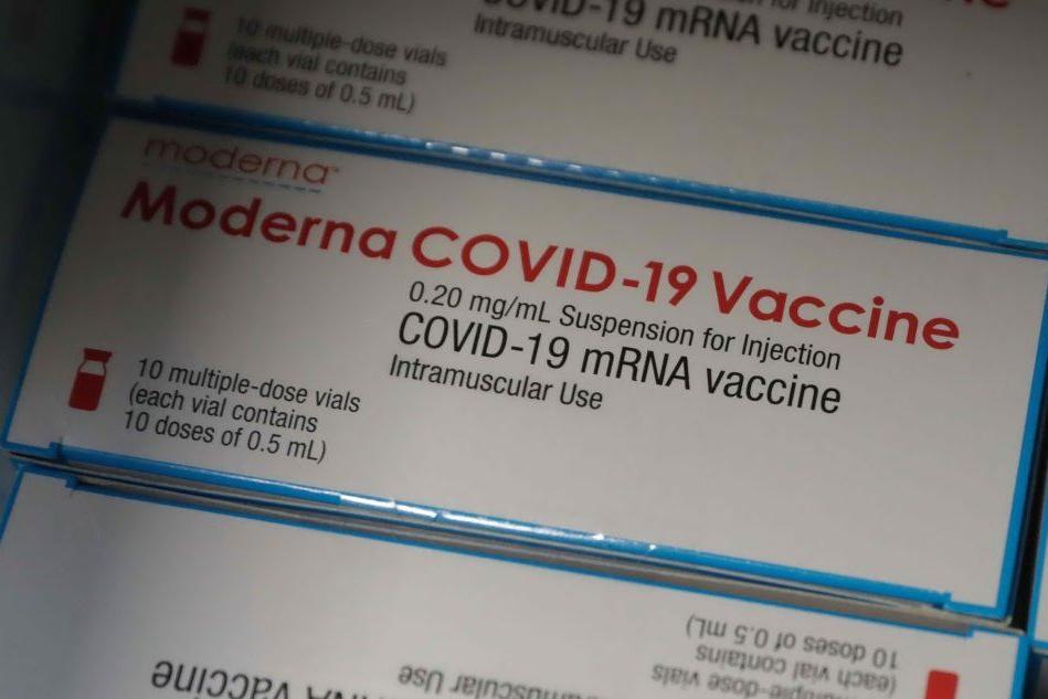 Covid e varianti, Moderna studia richiamo con una terza dose di vaccino