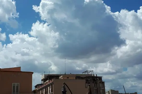 Cielo nuvoloso a Cagliari (Ansa)