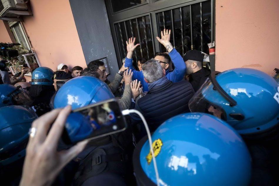 Gli scontri a Casal Bruciato (Ansa)