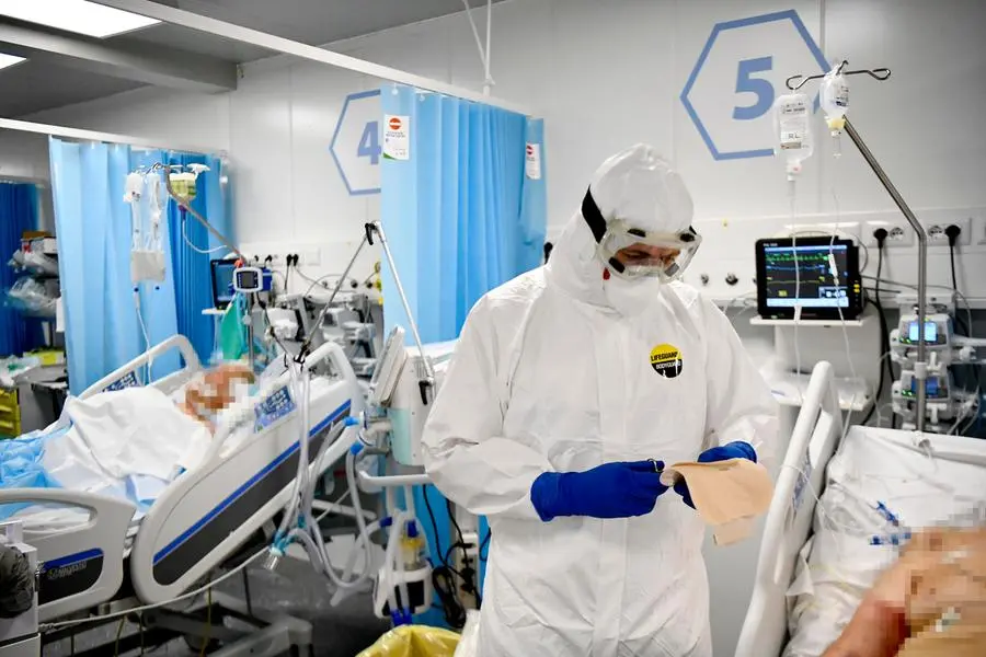 Un reparto di terapia intensiva (Ansa - Fusco)