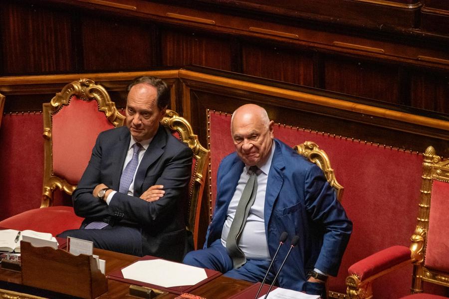 Senat izglasoval ločitev karier tožilcev in sodnikov, opozicija in ANM protestirata