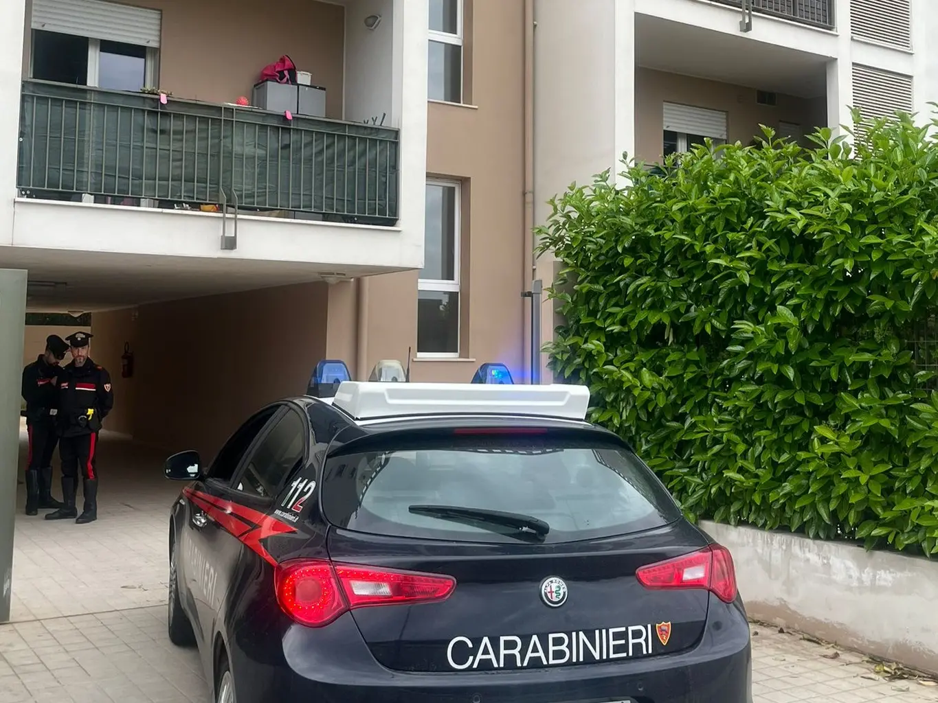 I carabinieri nel palazzo di Is Corrias a Selargius