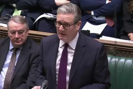 Starmer minaccia Abramovich: i soldi del Chelsea vadano all'Ucraina