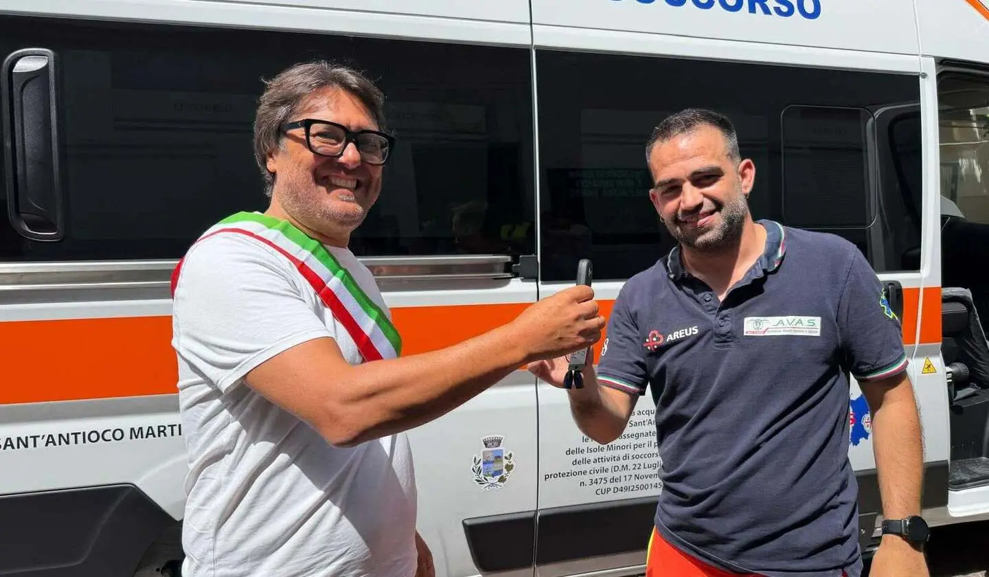 Il Municipio regala una nuova ambulanza all’Avas