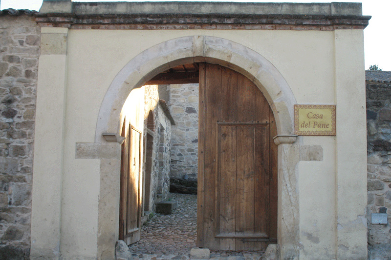 L'ingresso della Casa del Pane a Villaurbana (foto Pala)