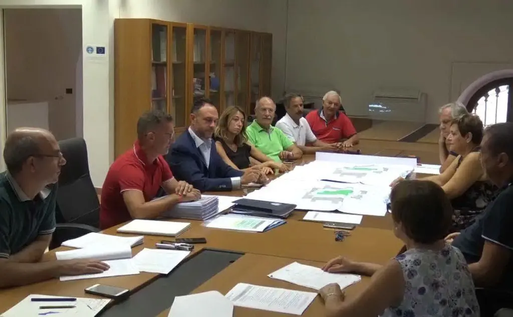 Il tavolo della Commissione di Vigilanza con il consigliere del Cagliari Stefano Signorelli