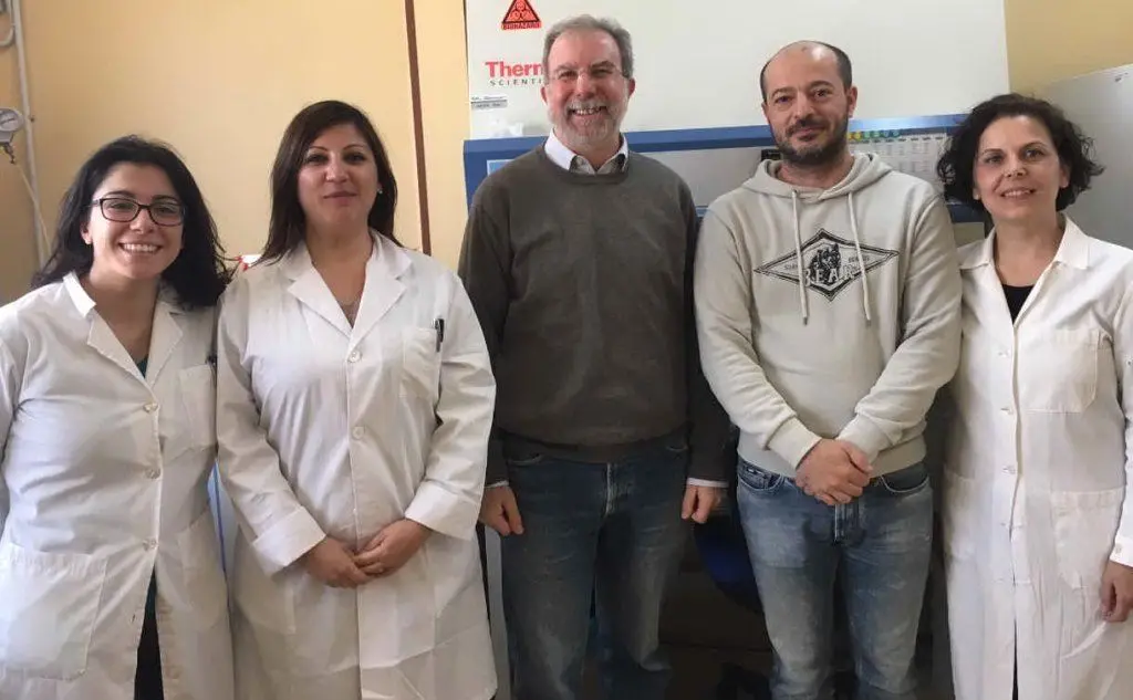 Il gruppo di ricerca: da sinistra, Angela Corona, Francesca Esposito, Enzo Tramontano, Pierluigi Cortis, Cinzia Sanna