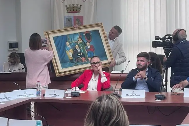 Fucilate contro l'ufficio a Tortolì, l'Ogliastra si stringe intorno al sindaco Ladu