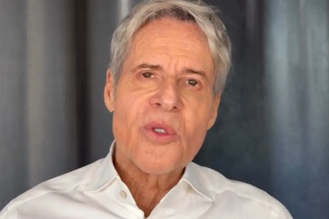 Claudio Baglioni in un frame del video