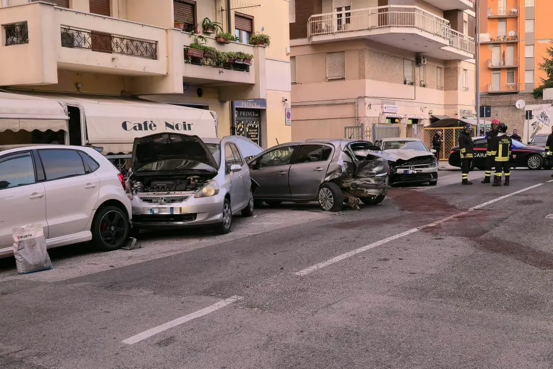 L'incidente in via Catte a Nuoro (foto vigili del fuoco)
