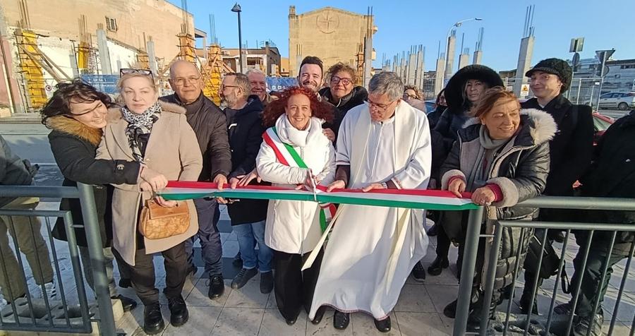 Piazza “Ex Combattenti” inaugurata dopo le polemiche