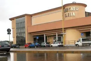 cagliari, mercato di sant'elia pioggia allagamento