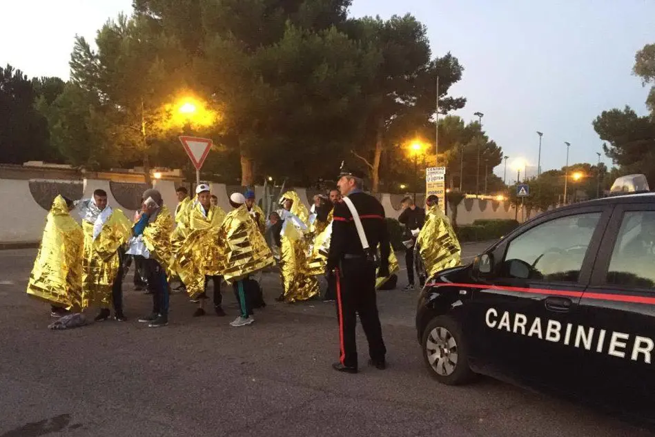 Il gruppo di migranti intercettati nel Sulcis