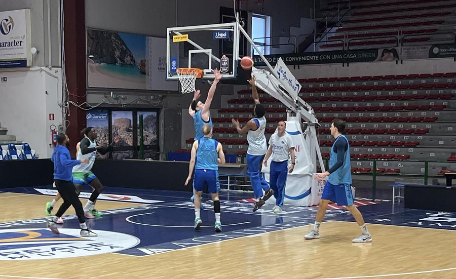 Dinamo, corsa salvezza su Cantù per restare in Serie A