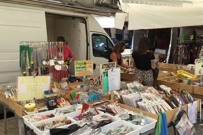 Porto Torres, mercatino del giovedì (foto Pala)