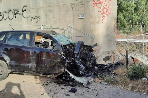 L'auto dopo l'incidente (Foto E.Sanna)