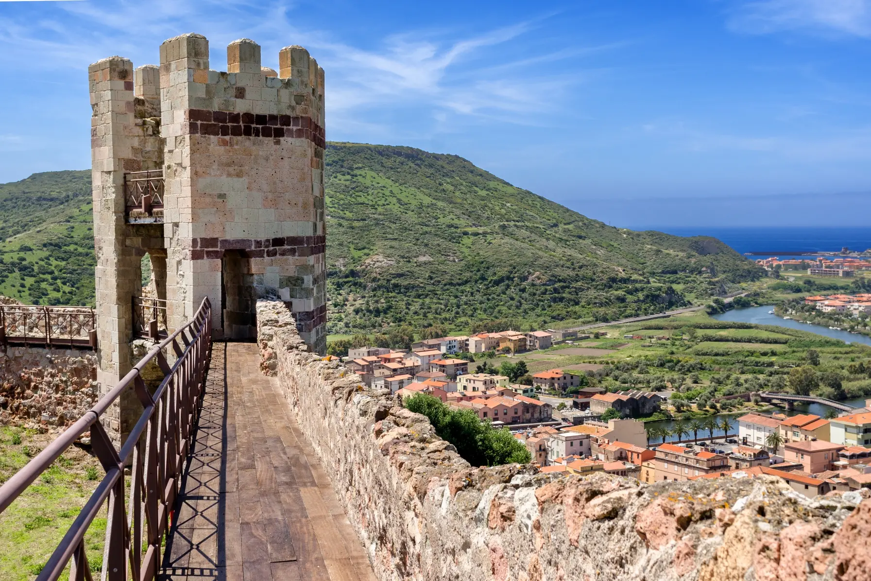 Il Castello dei Malaspina (foto Sardegna Turismo)