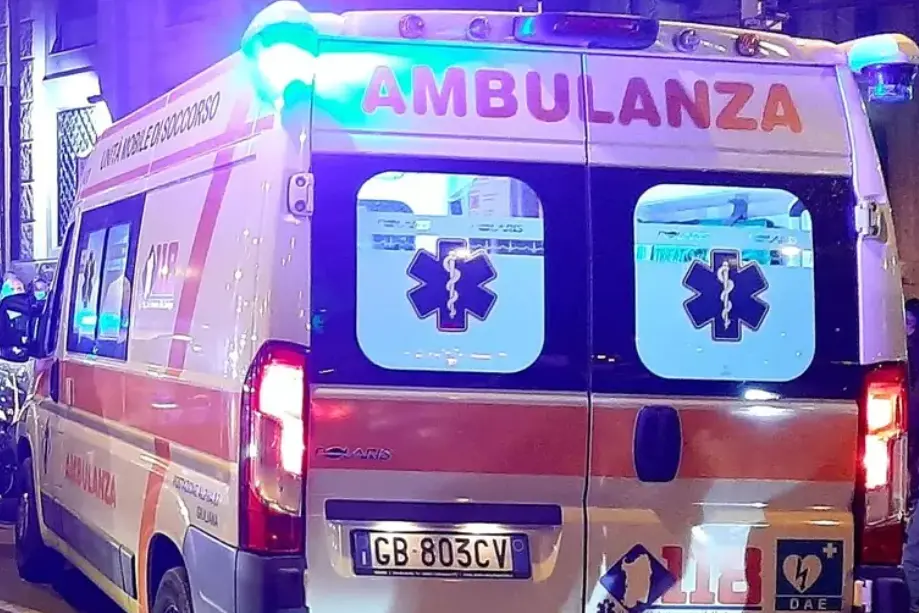 Ambulanza (foto Ansa)