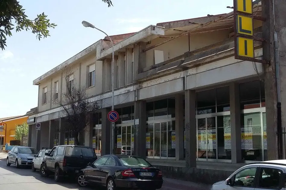 La centrale via Cagliari, dove hanno sede molte attività produttive di Domusnovas (foto L'Unione Sarda)