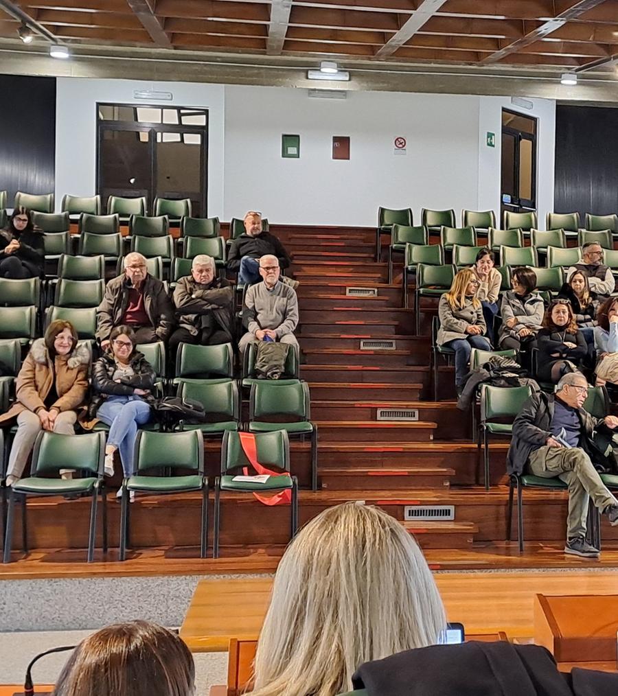 Crisi idrica, in Aula i dubbi sulla mensa scolastica