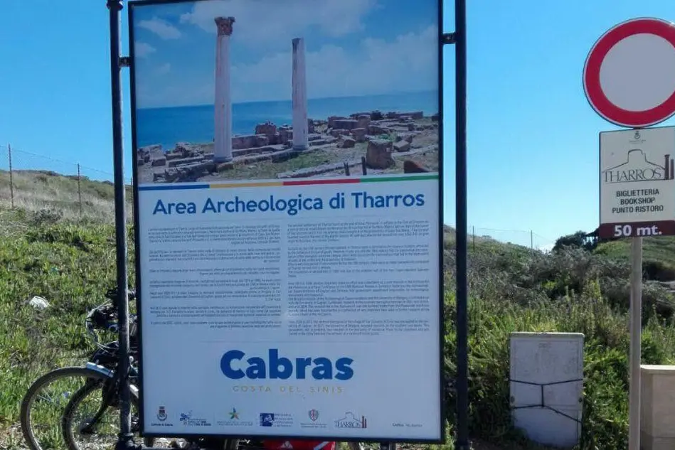 Uno dei cartelli stradali contestati