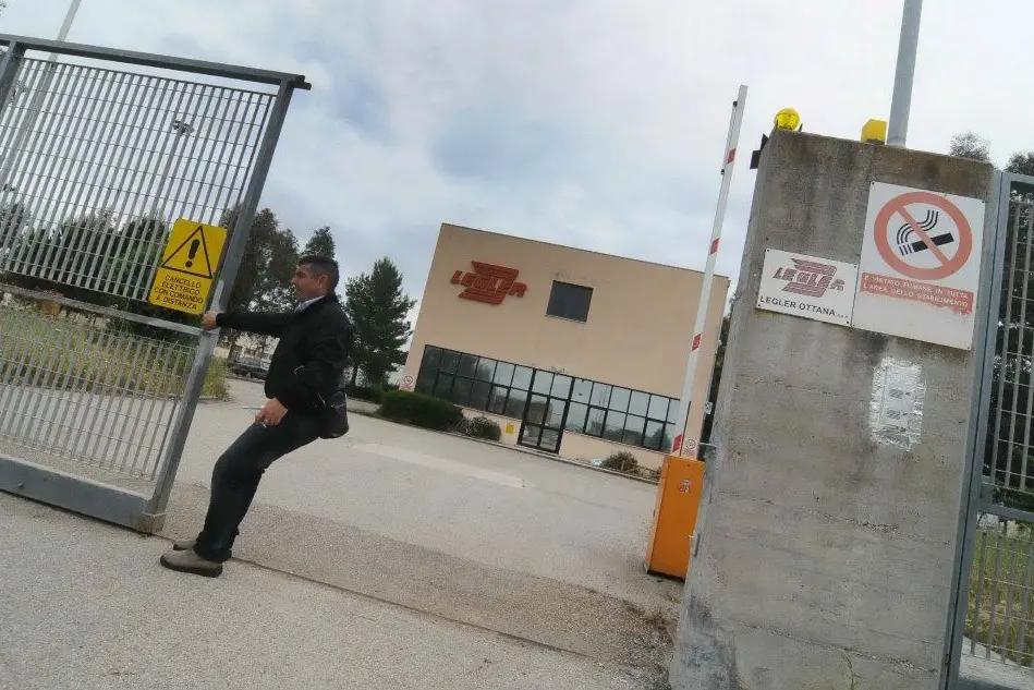 La chiusura della fabbrica di Ottana