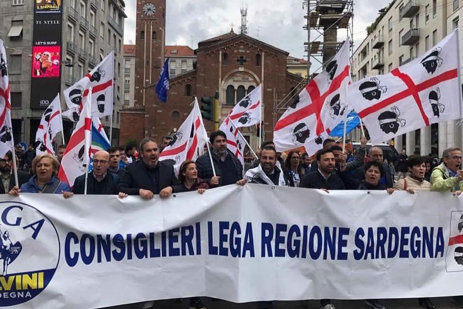 Anche Solinas e i sovranisti sardi in piazza Duomo: &quot;Rapporto stretto tra Psd'Az e Lega&quot;