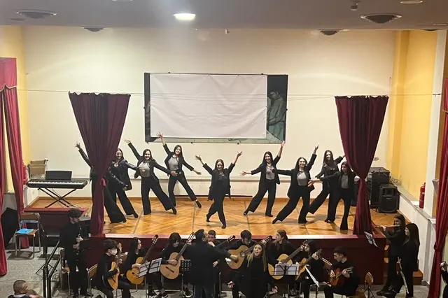 Uno spettacolo del Liceo Azuni di Sassari (foto concessa)