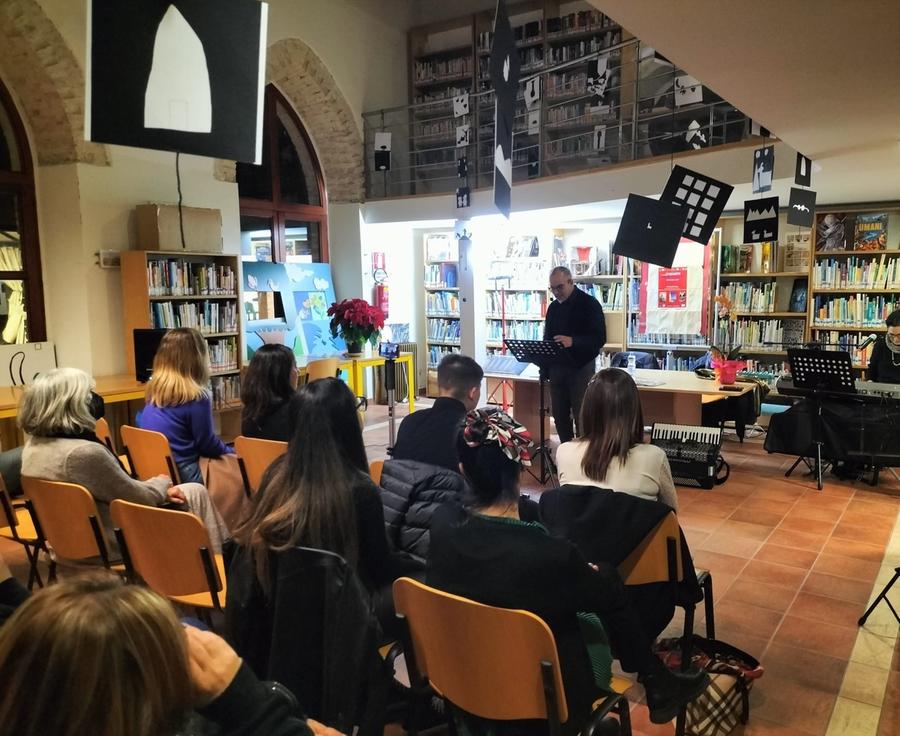 Maggio dei libri, bimbi e genitori leggono insieme