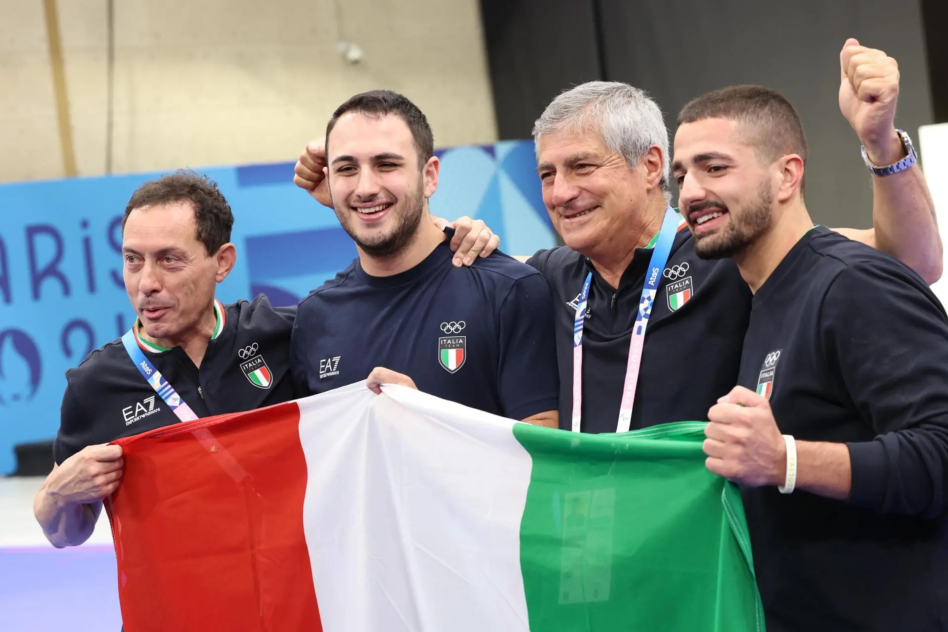 Federico Nilo Maldini e Paolo Monna con i loro coach (Ansa)