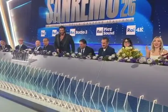 Sanremo, Conti scherza: Yaman più abbronzato ma vinco sul fisico