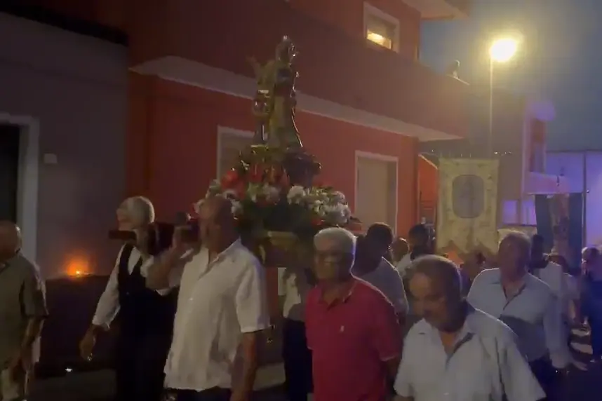 La processione in onore di Santa Barbara (Foto: frame da video Serreli)