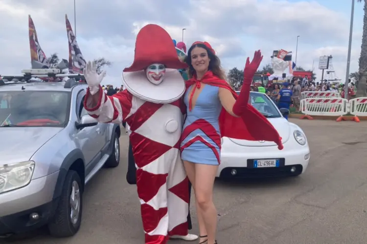 Le maschere di Viareggio a Porto Torres (foto Pala)