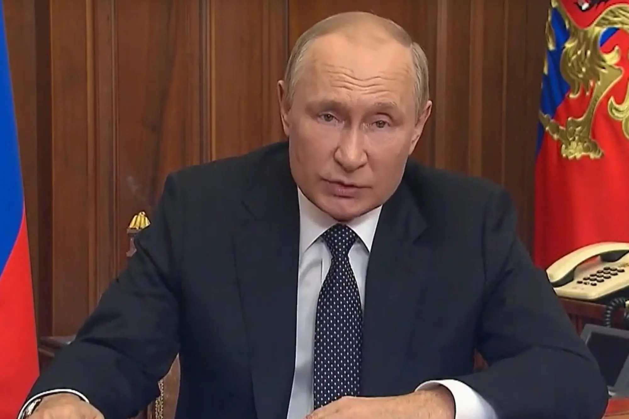 Un fermo immagine tratto da un video di Putin sul YouTube Russian Presidential Press Service. ANSA/YOUTUBE EDITORIAL USE ONLY NO SALES NPK