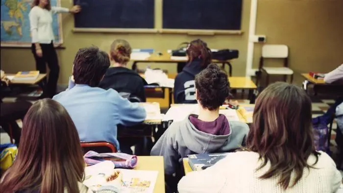 Studenti in classe (foto archivio Unione Sarda)