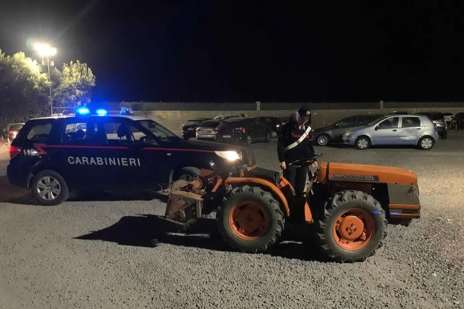 Il trattore (foto carabinieri)
