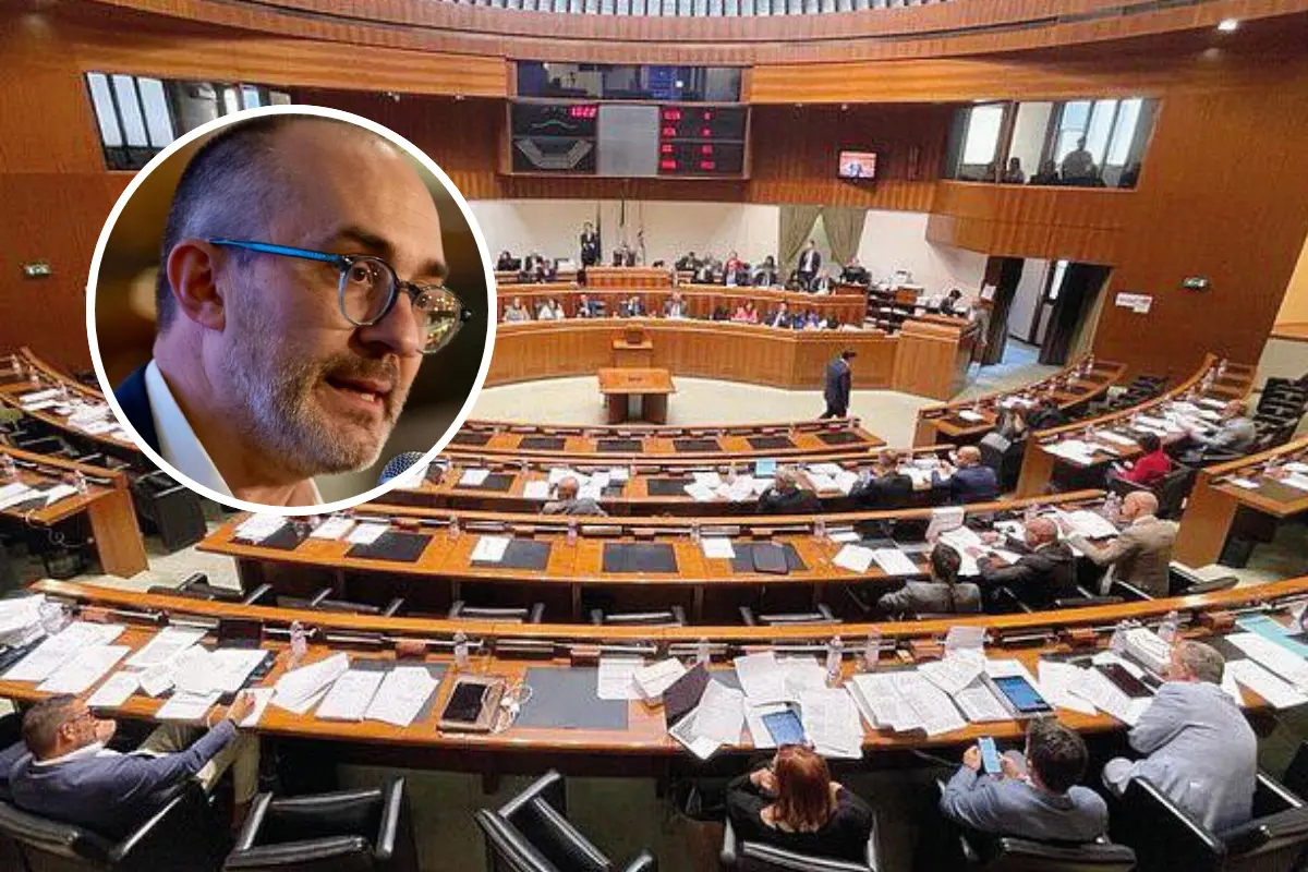 Il Consiglio regionale e, nel tondo, Paolo Truzzu (L'Unione Sarda)