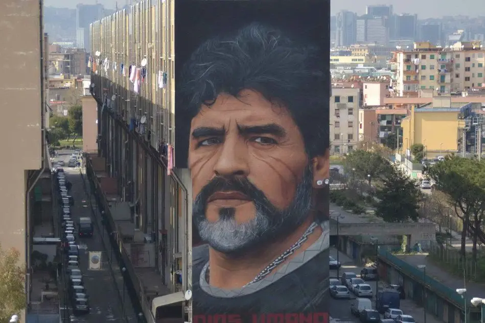 Il murales dedicato a Maradona (foto da Facebook)
