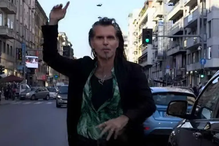 Piero Pelù in un frame del nuovo video