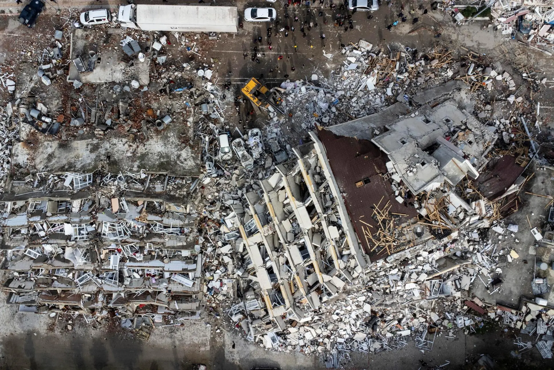 Un edificio crollato a Hatay, in Turchia (Ansa - Epa)