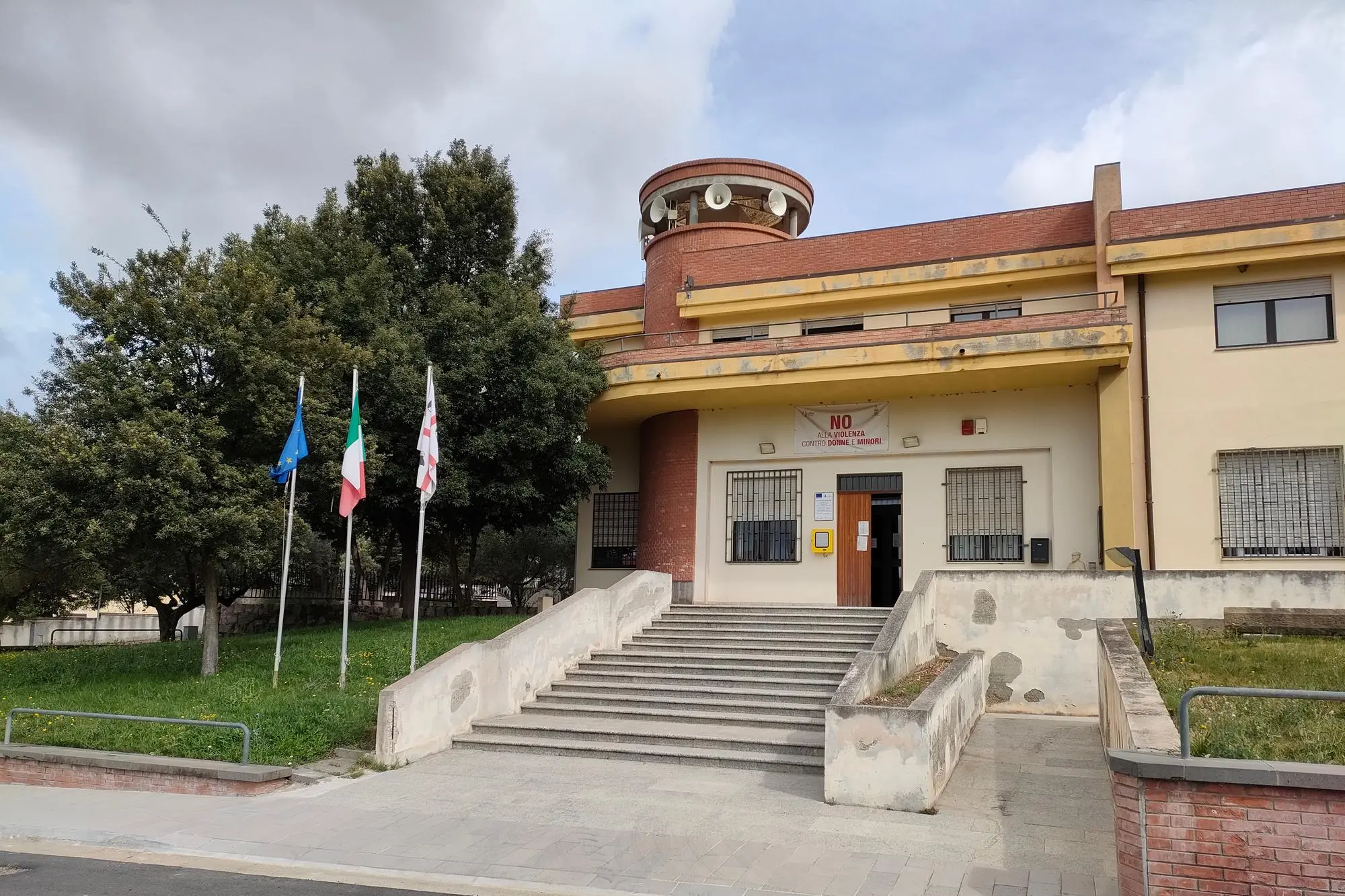 Il municipio di Gonnoscodina (foto di Giacomo Pala)